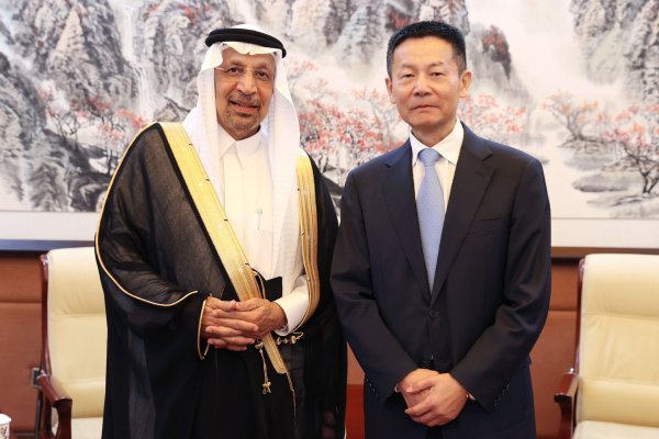 佳荣网配 证监会主席吴清会见沙特投资大臣法利赫