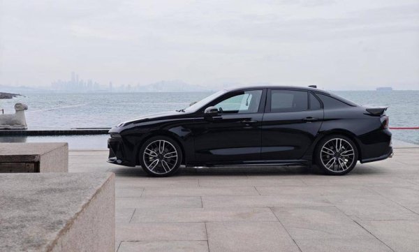 星合证券 电车时代下的“叛逆者”：272匹前驱领克03如何唤醒驾驶本真乐趣？